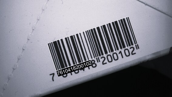 Erkannter DataMatrix-Code mit Klarschrift auf einem Bauteil